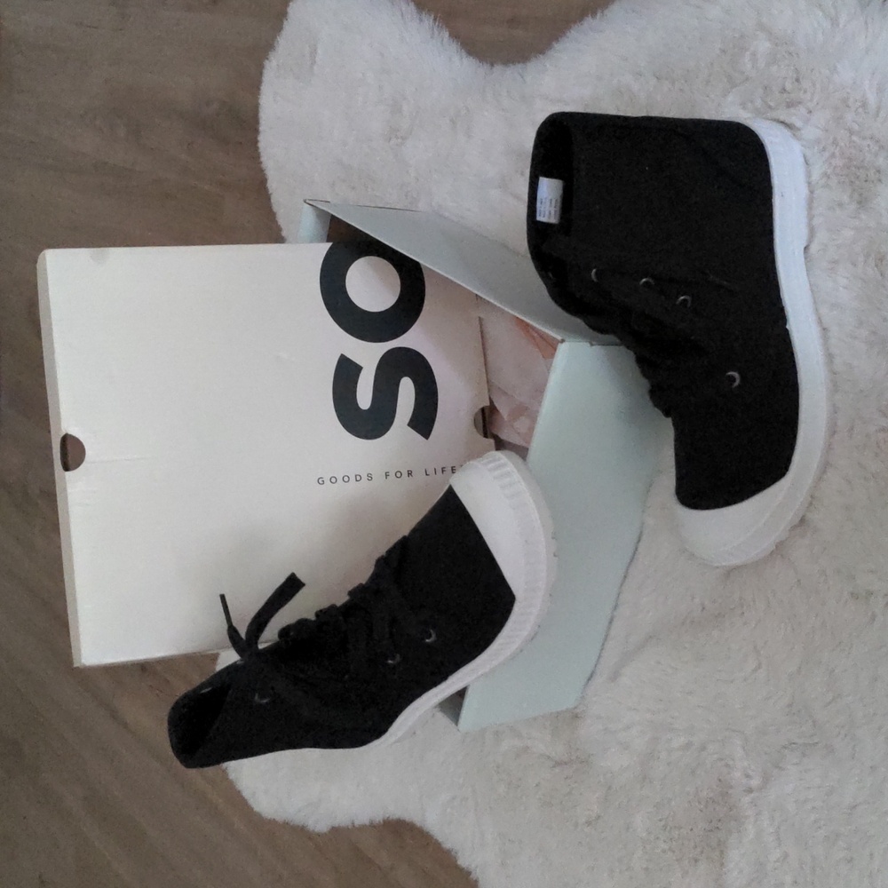 SO Dragonfruit Black Canvas High-top Sneakers